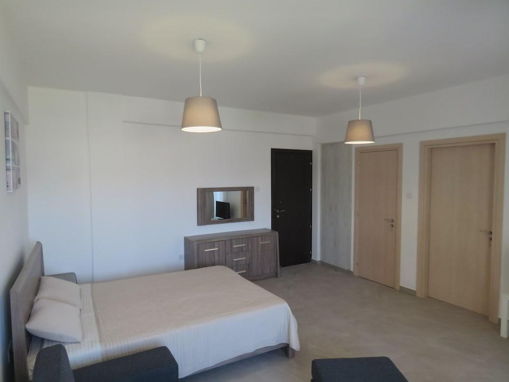 Polyxeni Hotel Apartments Limassol Luaran gambar