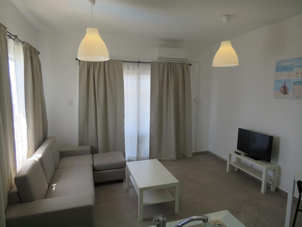 Polyxeni Hotel Apartments Limassol Luaran gambar