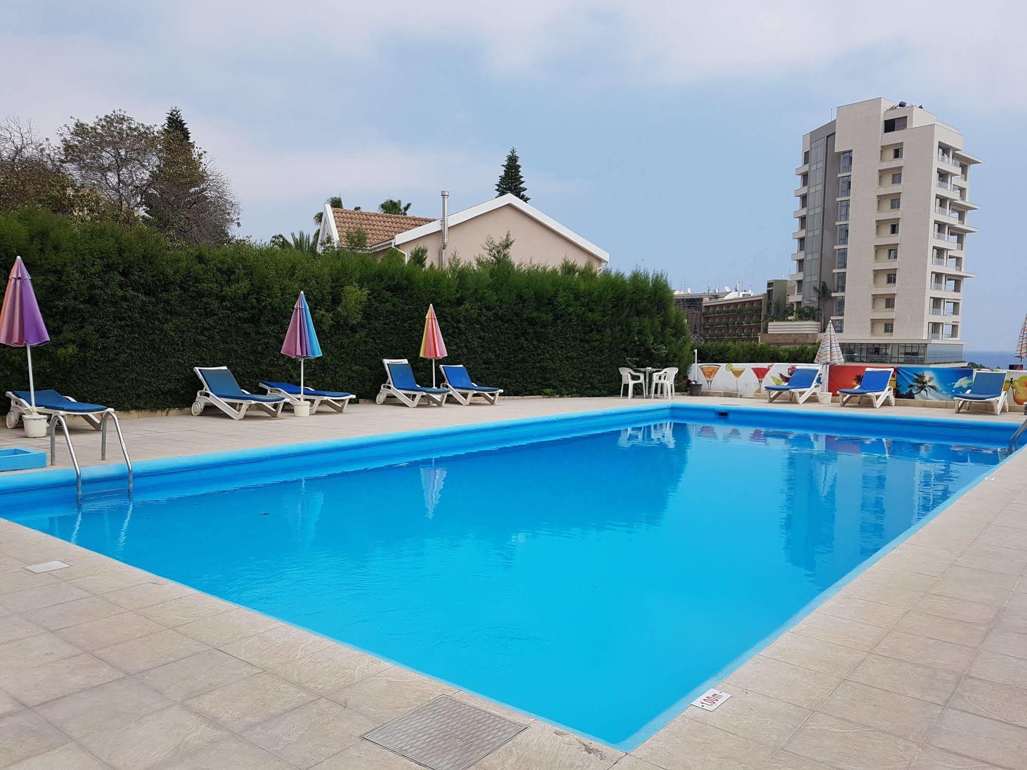 Polyxeni Hotel Apartments Limassol Luaran gambar