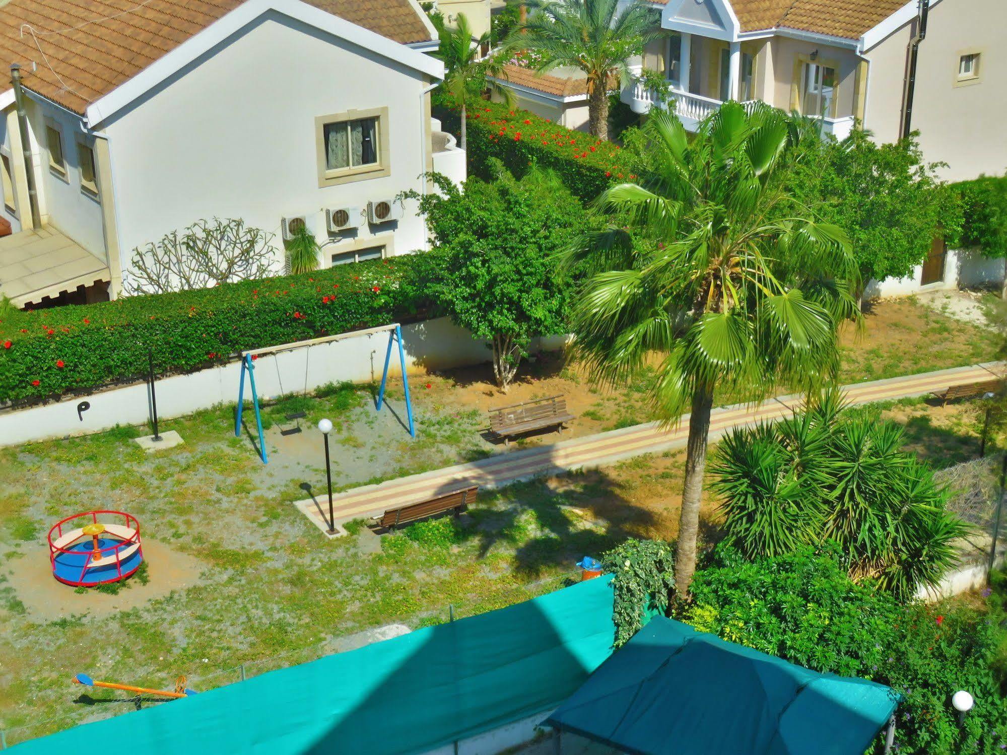 Polyxeni Hotel Apartments Limassol Luaran gambar