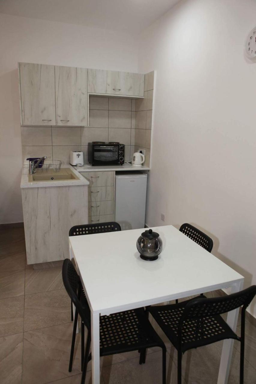 Polyxeni Hotel Apartments Limassol Luaran gambar