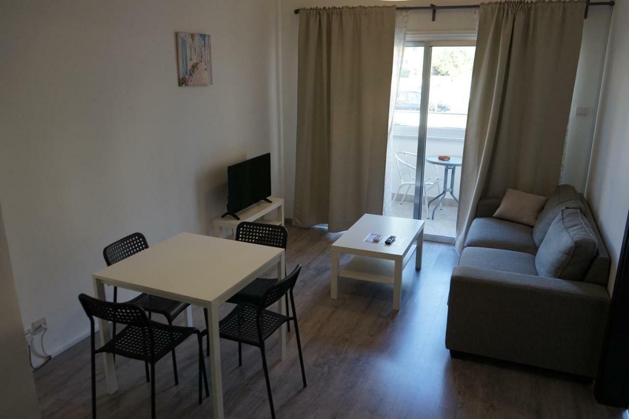 Polyxeni Hotel Apartments Limassol Luaran gambar